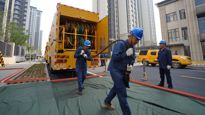 ?伊森原地暴起死亡隔扣泰斯 引爆火箭替补席